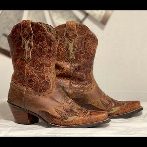 Ariat Boots Dahlia Rose Cowgirl Snip Toe Leather Cowboy Boots 9C fit like 9.5